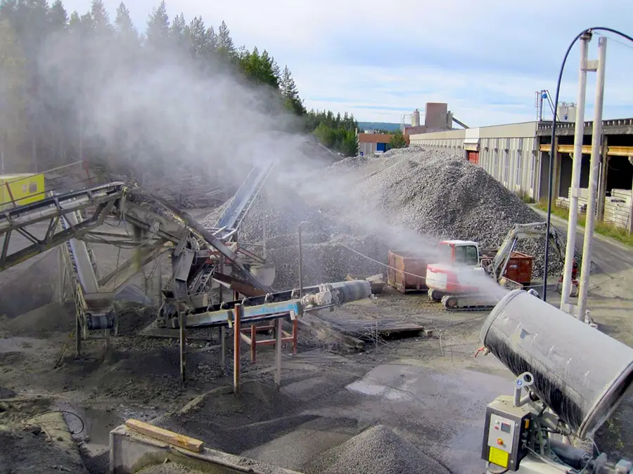 La brumisation pour l'abattage de poussière sur chantier de démolition et carrière